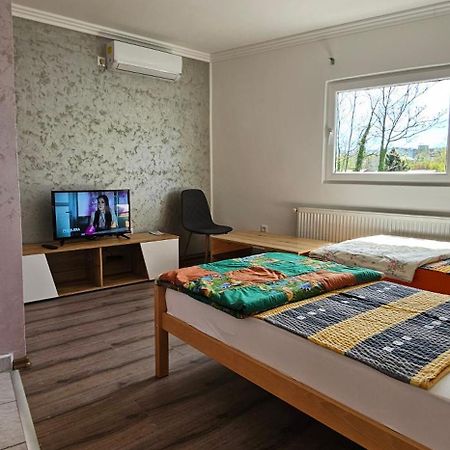 Apartmani Roki ทูซลา ภายนอก รูปภาพ