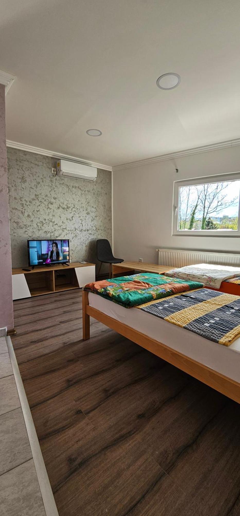 Apartmani Roki ทูซลา ภายนอก รูปภาพ